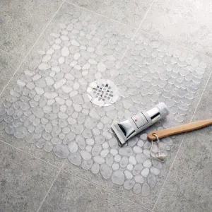 Brand new iDesign Pebblz Plastic Non-Slip Suction Bath Mat, for Shower, Bathtub, Stall, 22" x 22", Clear