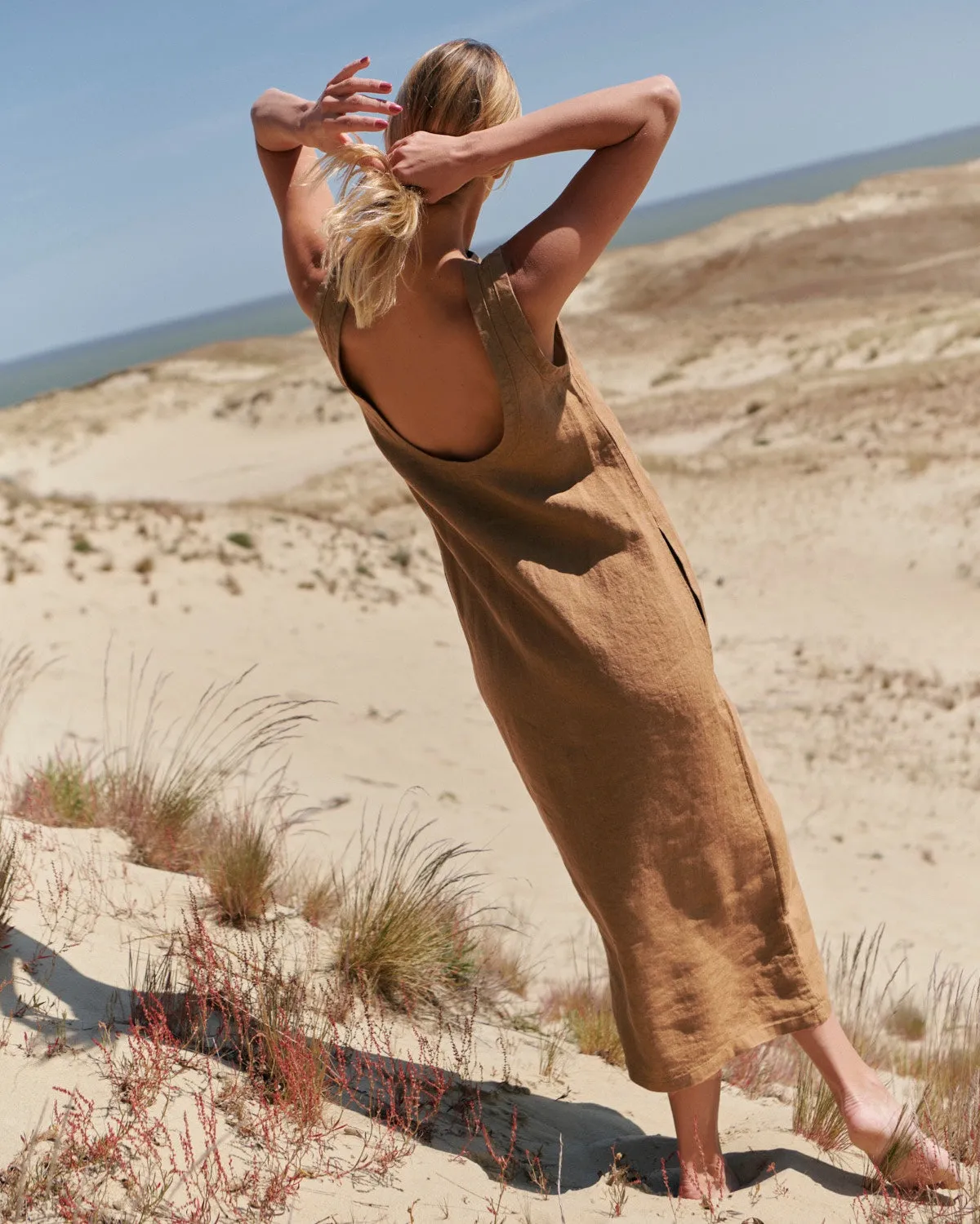 Carmen - Linen Dress in Brown