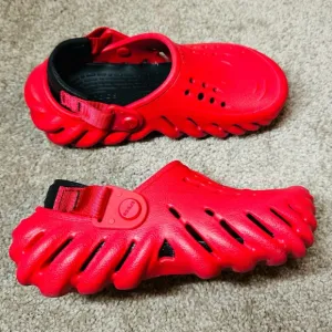 CROCS ECHO CLOG VARSITY RED Size J1