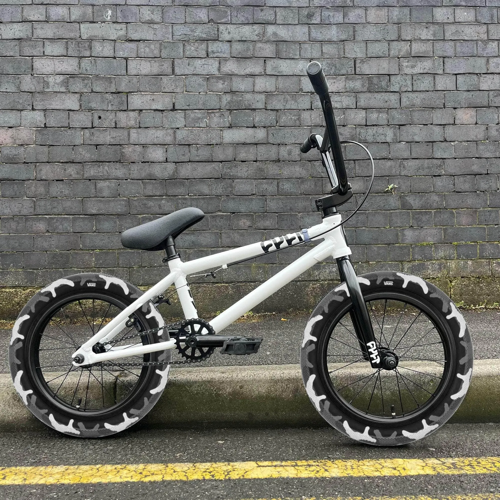 Cult 2025 Juvenile 16 Inch Bike White with Grey Camo Vans Tyres