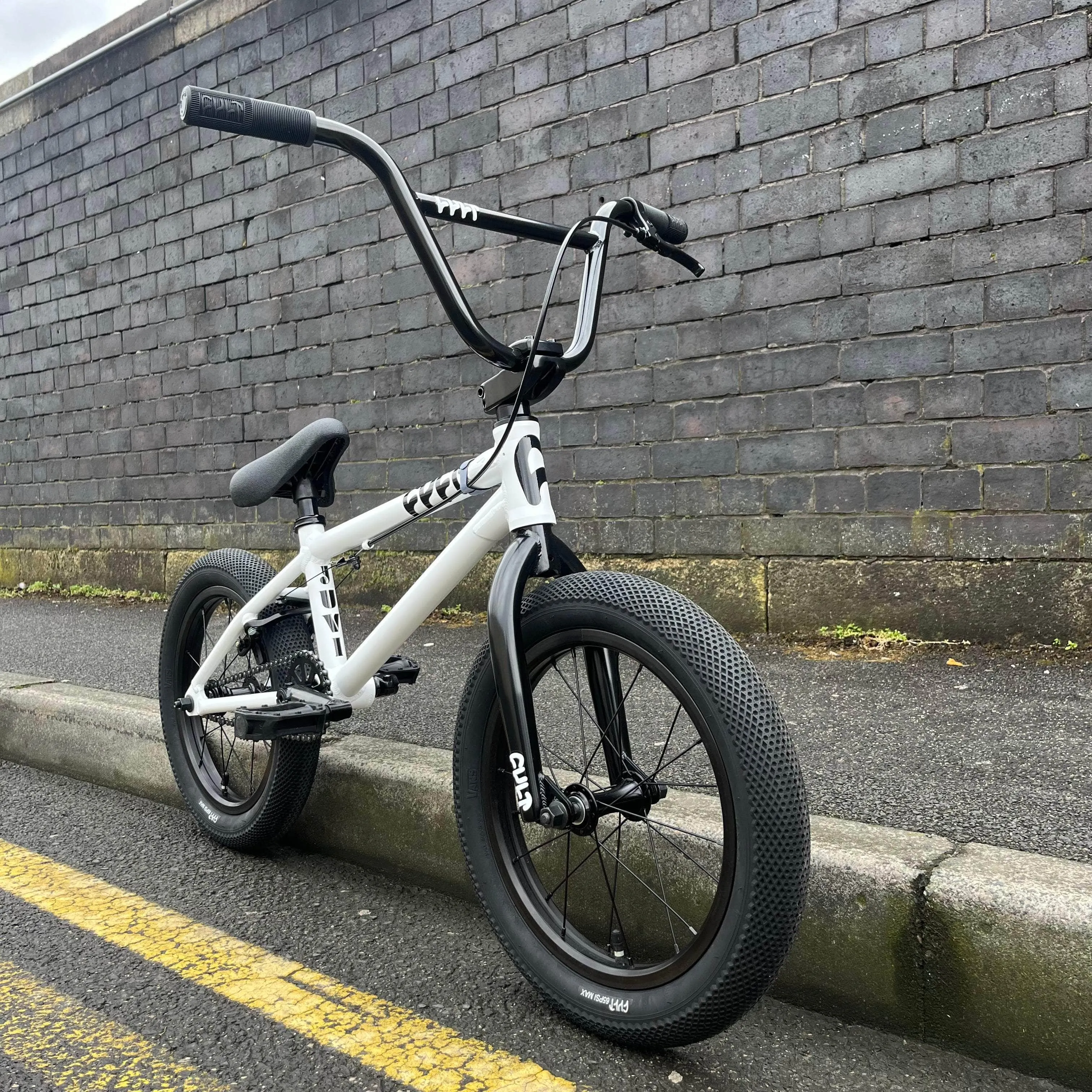Cult 2025 Juvenile 16 Inch Bike White