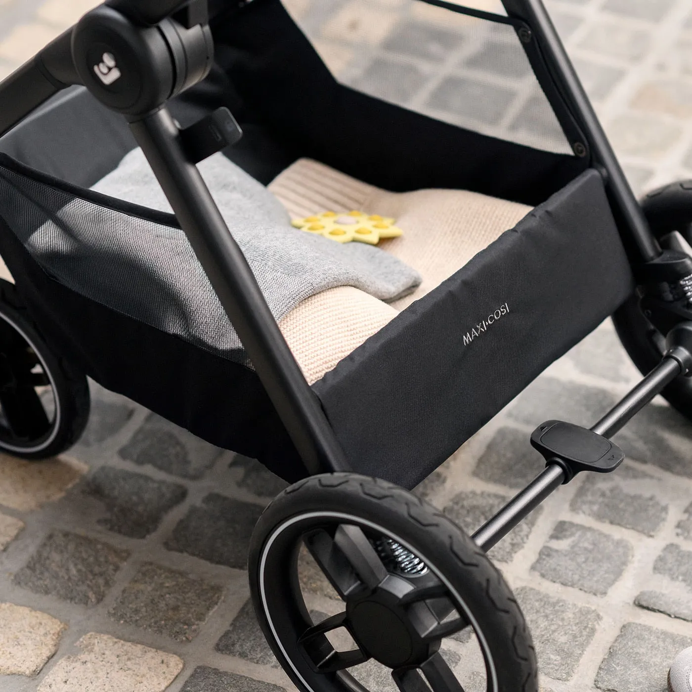 Maxi Cosi Oxford Essential Bundle with Accessories - Twillic Black