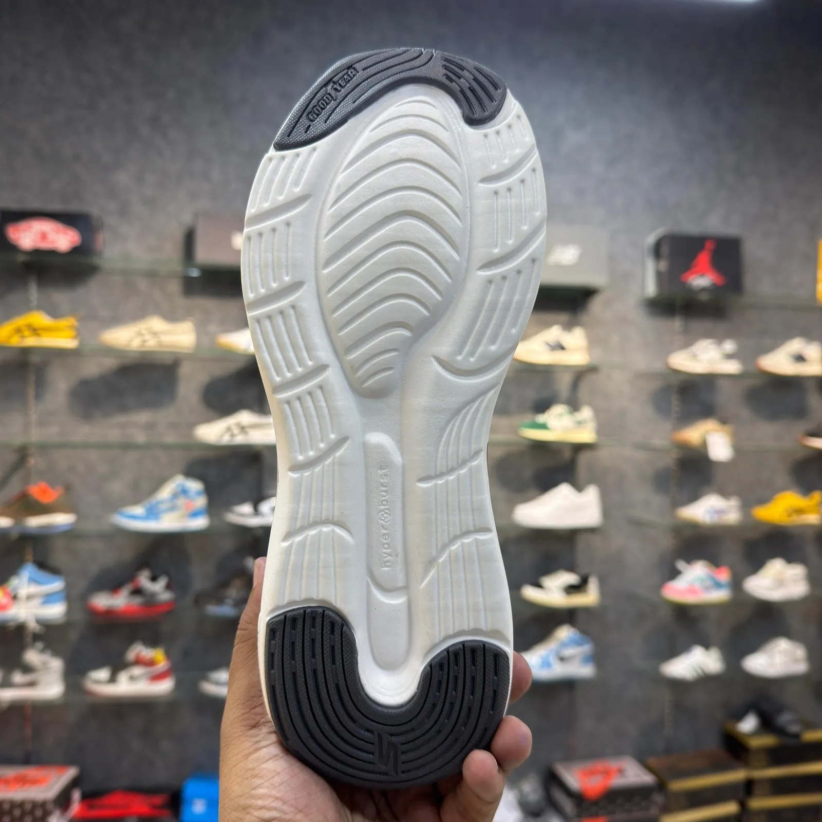 Skechers Hyperburst Max Cushion Grey