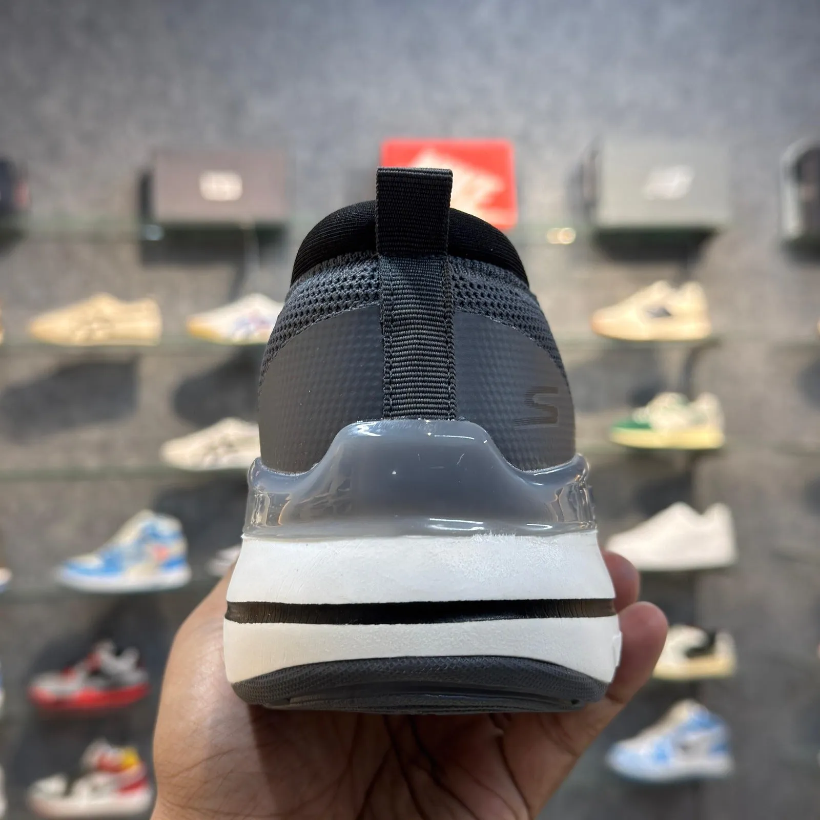Skechers Hyperburst Max Cushion Grey